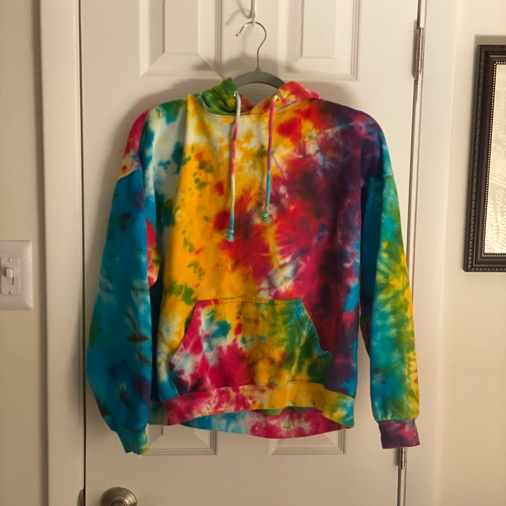 Fun multicolored tie die hoodie 💙💛💚🧡💜❤️